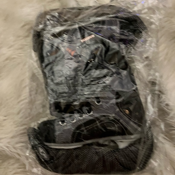 Easton boys size 10 ice skates with soft cover shields, never used. No box - Picture 2 of 2